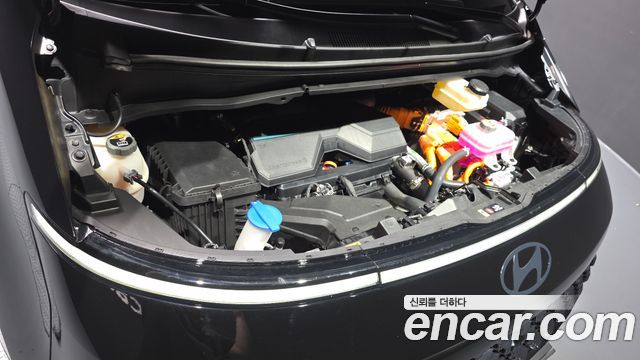 Hyundai Staria 2025 — photo 6