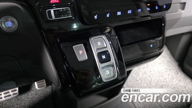Hyundai Staria 2025 — photo 12