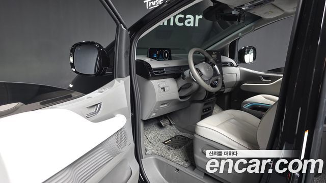 Hyundai Staria 2025 — photo 13