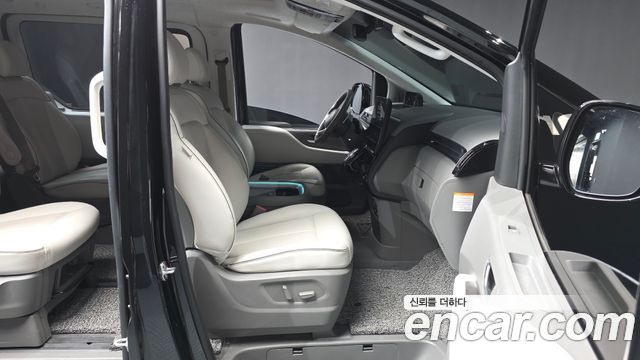 Hyundai Staria 2025 — photo 17