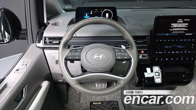 Hyundai Staria 2025 — photo 19