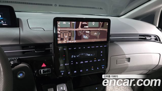 Hyundai Staria 2025 — photo 20
