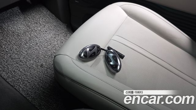Hyundai Staria 2025 — photo 22