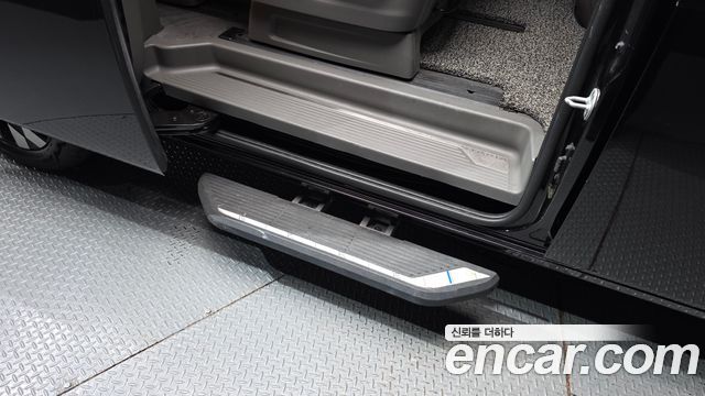 Hyundai Staria 2025 — photo 23