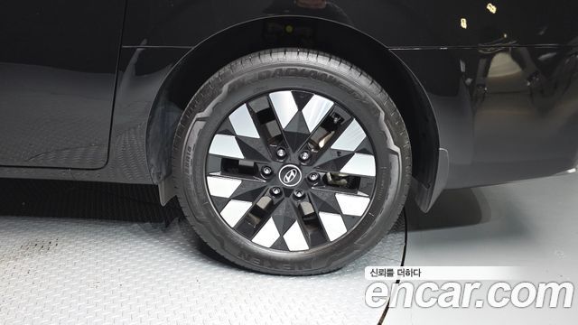 Hyundai Staria 2025 — photo 7