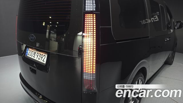 Hyundai Staria 2025 — photo 9