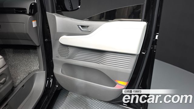 Hyundai Staria 2025 — photo 15