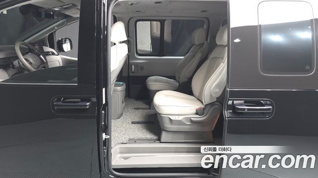 Hyundai Staria 2025 — photo 16