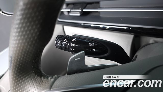 Hyundai Staria 2025 — photo 32