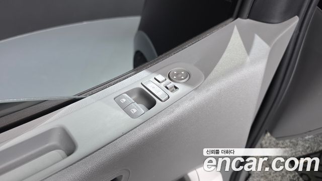 Hyundai Staria 2025 — photo 34