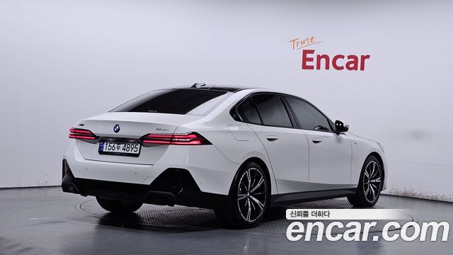 BMW 5-Series 2025 — photo 2