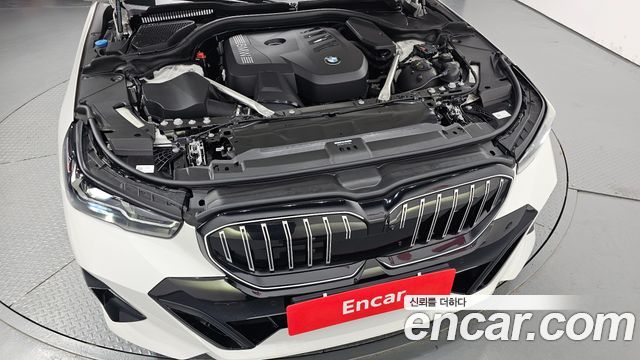 BMW 5-Series 2025 — photo 6