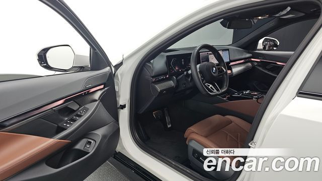 BMW 5-Series 2025 — photo 13