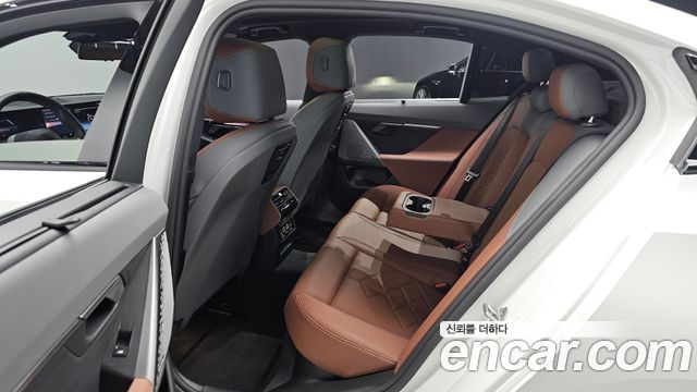 BMW 5-Series 2025 — photo 17