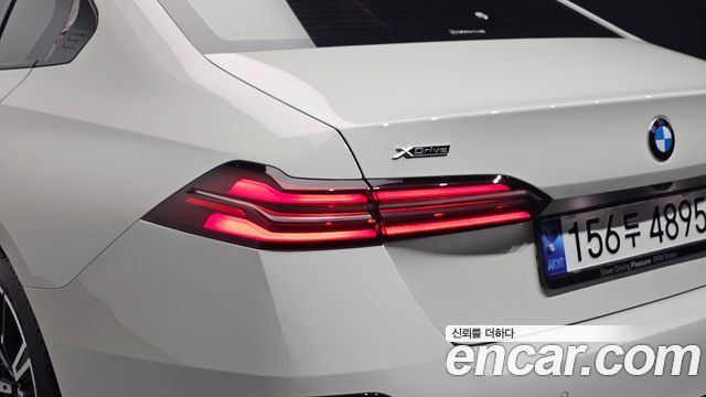 BMW 5-Series 2025 — photo 9