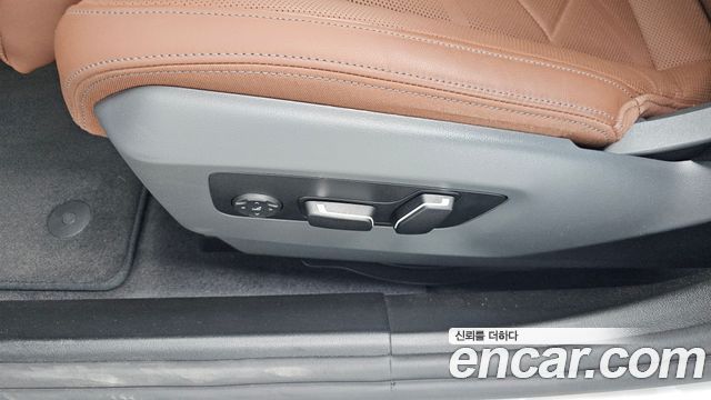 BMW 5-Series 2025 — photo 30