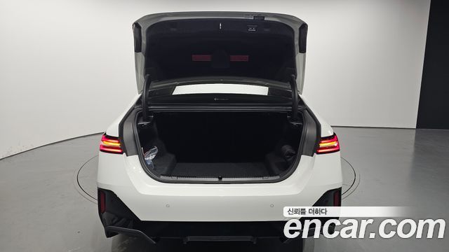 BMW 5-Series 2025 — photo 34