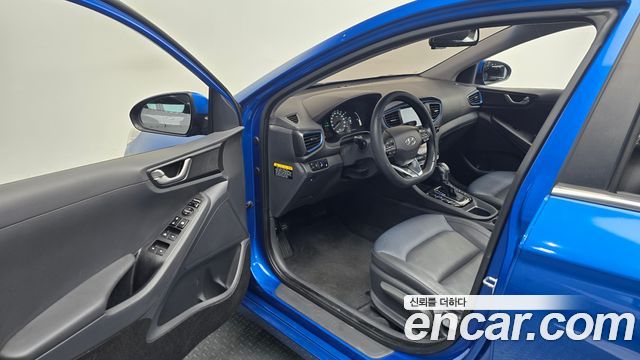 Hyundai Ioniq 2016 — photo 17