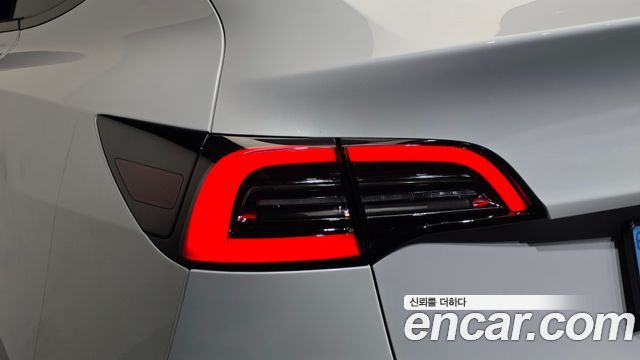 Tesla Model Y 2022 — photo 9