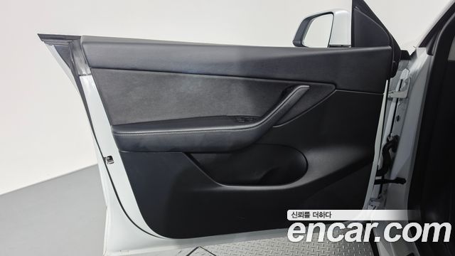 Tesla Model Y 2022 — photo 14