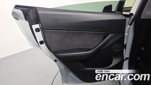 Tesla Model Y 2022 — photo 15