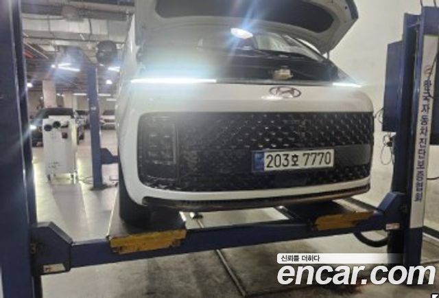 Hyundai Staria 2025 — photo 1