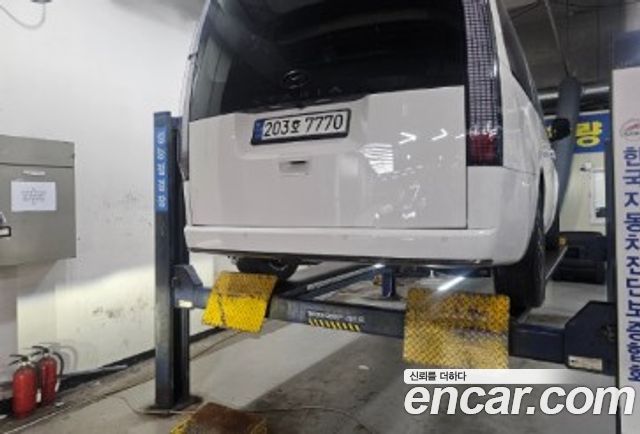Hyundai Staria 2025 — photo 2
