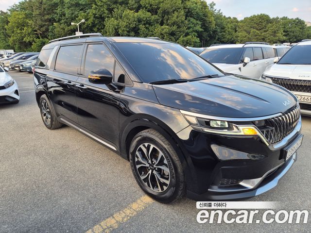 Kia Canival 2023 — photo 3