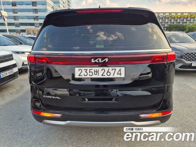 Kia Canival 2023 — photo 5