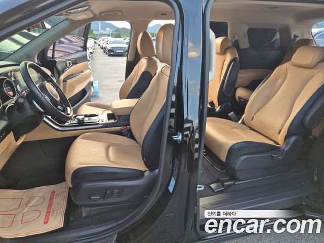 Kia Canival 2023 — photo 11