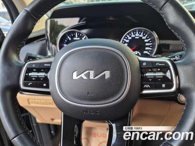 Kia Canival 2023 — photo 17