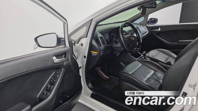 Kia K3 2016 — photo 10