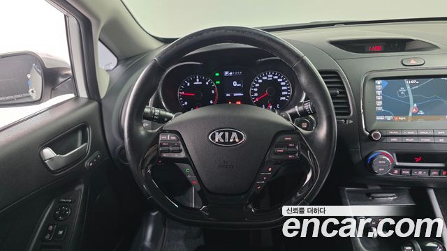 Kia K3 2016 — photo 13