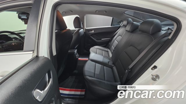 Kia K3 2016 — photo 18