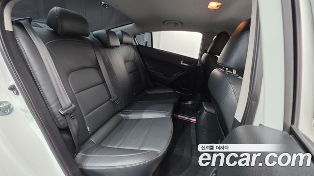 Kia K3 2016 — photo 19