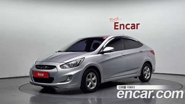 Hyundai Accent 2011 — photo 1