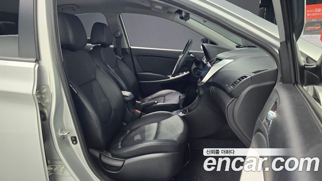 Hyundai Accent 2011 — photo 10
