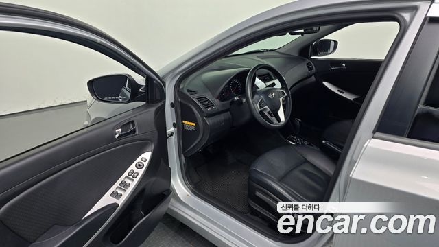 Hyundai Accent 2011 — photo 11