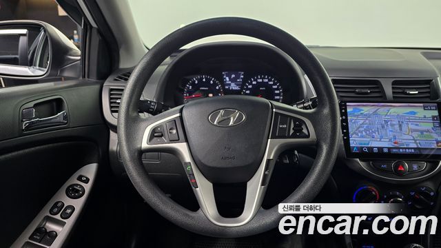 Hyundai Accent 2011 — photo 13