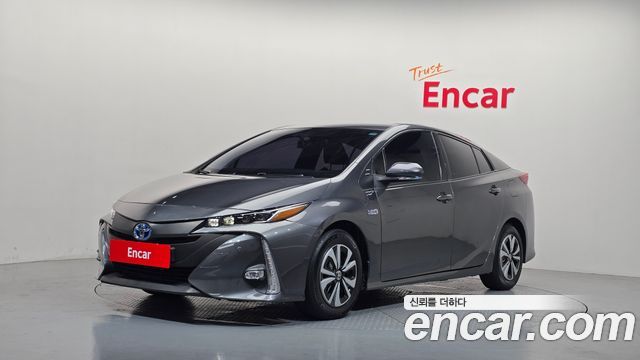 Toyota Prius 2017 — photo 1