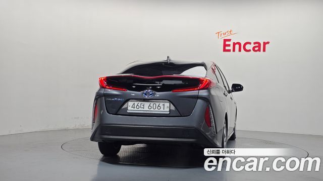 Toyota Prius 2017 — photo 4