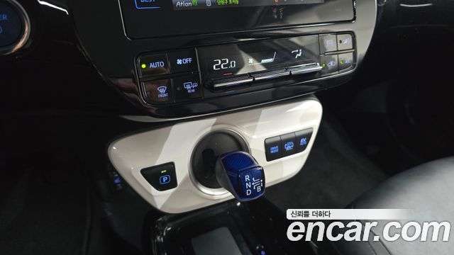 Toyota Prius 2017 — photo 9