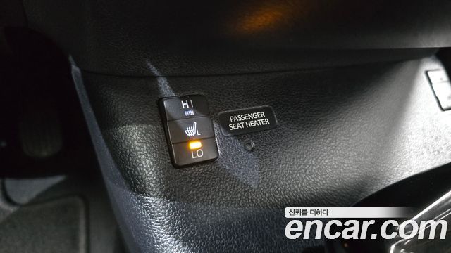 Toyota Prius 2017 — photo 12
