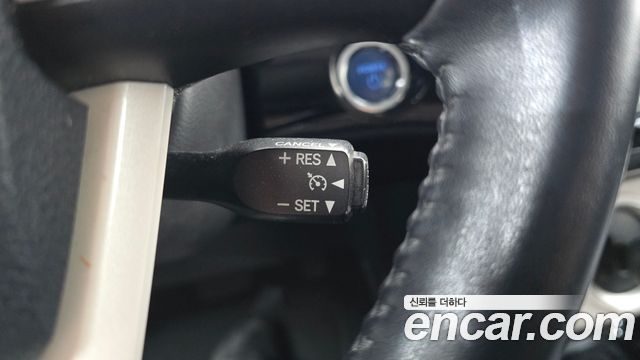 Toyota Prius 2017 — photo 13