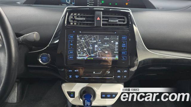 Toyota Prius 2017 — photo 14