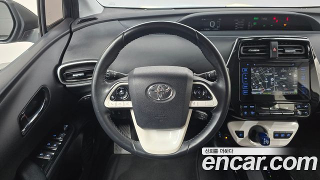 Toyota Prius 2017 — photo 15