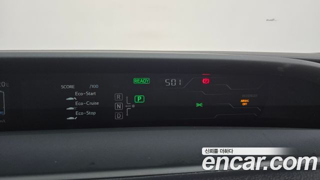 Toyota Prius 2017 — photo 17