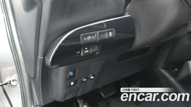 Toyota Prius 2017 — photo 20