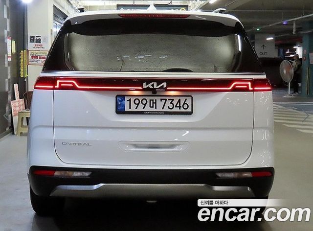Kia Canival 2023 — photo 4