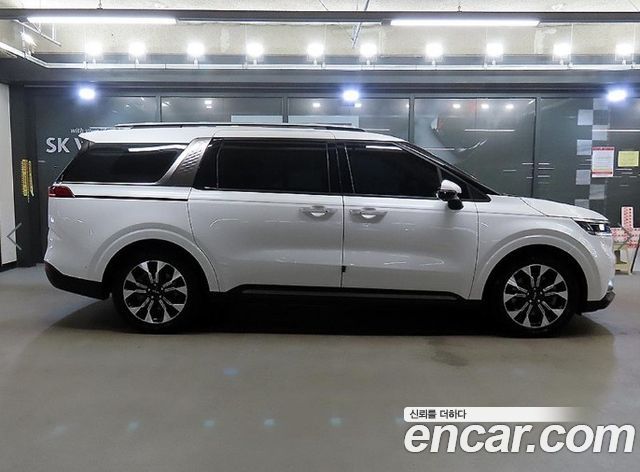 Kia Canival 2023 — photo 5
